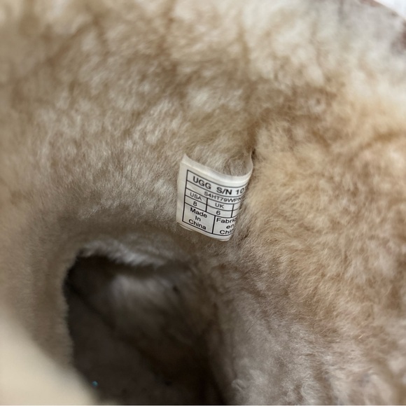 UGG Chestnut Classic Short boots - Picture 6 of 6